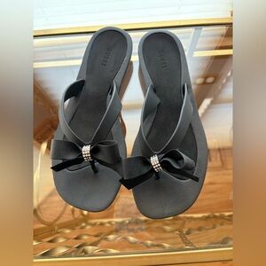 GUESS Black Women's Bow Flip Flop Sandals with Rhinestone Accent